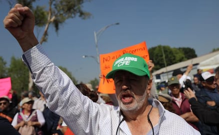 Jubilados de Pemex, Luz y Fuerza y CFE protestan en San Lázaro; exigen respetar sus pensiones ante iniciativa