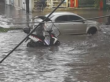 Fuerte lluvia con granizo azota Cuautitlán; reportan inundaciones en varias zonas