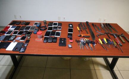 Aseguran celulares, droga y cuchillos en penal de Culiacán
