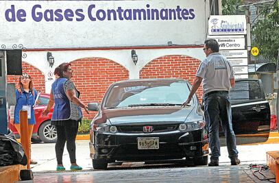 Clausuran dos verificentros por irregularidades