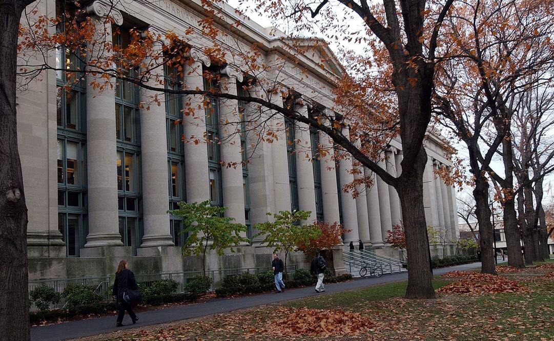 En la imagen, la escuela de leyes de Harvard. Foto: AP, archivo