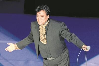 Ofrece Mancera homenaje a Juan Gabriel en el Zócalo