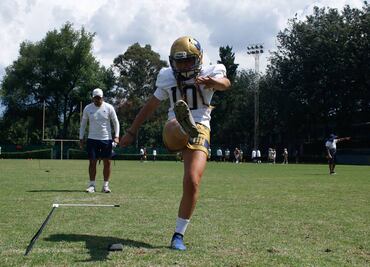 Andrea Martínez, primera pateadora de Pumas CU