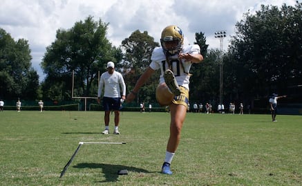 Andrea Martínez, primera pateadora de Pumas CU