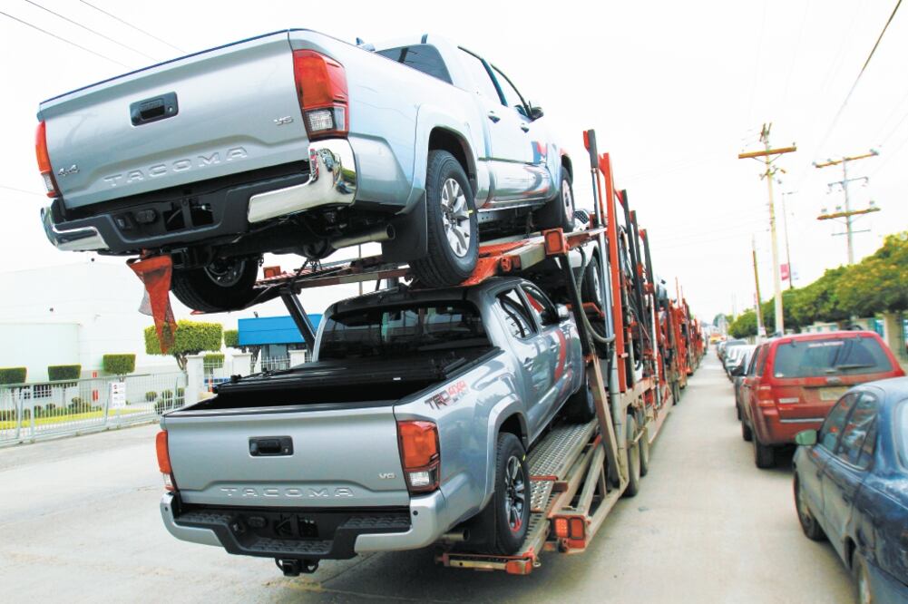 Pacto. La carta paralela con EU permite exportar hasta 2.6 millones de vehículos sin aranceles de la 232 y las pick ups quedaban exentas. Foto/ARCHIVO EL UNIVERSAL