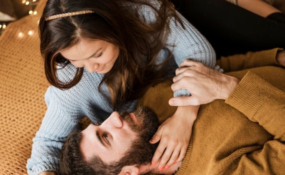 La IA explica que la brecha de edad puede afectar distintos aspectos de una relación. Fuente: Freepik.