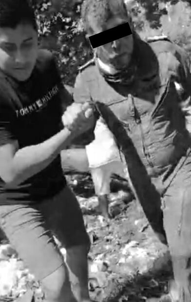 Video. Pobladores ayudan a marinos tras desplome de helicóptero en Tabasco