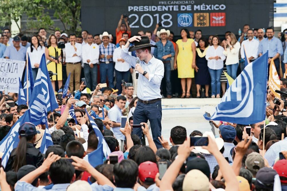 El precandidato de la alianza PAN-PRD-MC, Ricardo Anaya Cortés, durante el cierre de su precampaña en Coatzacoalcos Veracruz (VALENTE ROSAS. EL UNIVERSAL)