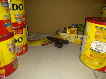 Ladrón esconde arma entre botes de leche durante huida en Tultepec