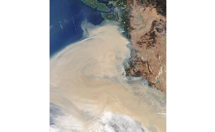 Humo de incendios forestales cruzan EU de costa a costa; nube llega a NY