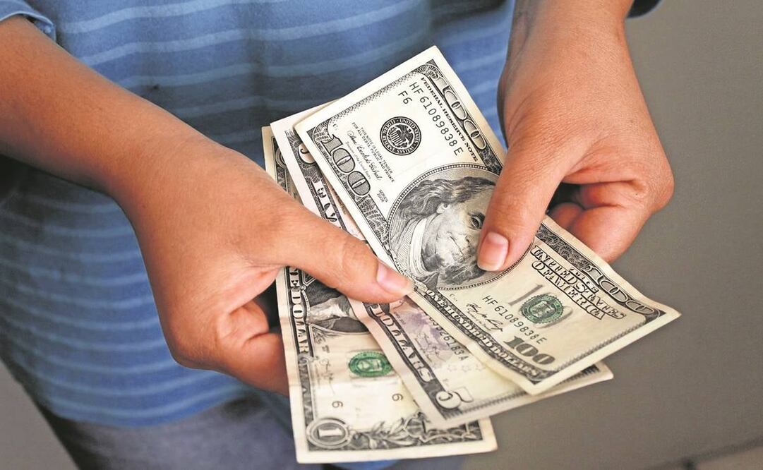 Mexicanos en el extranjero enviaron a sus familiares 374 dólaresen promedio.