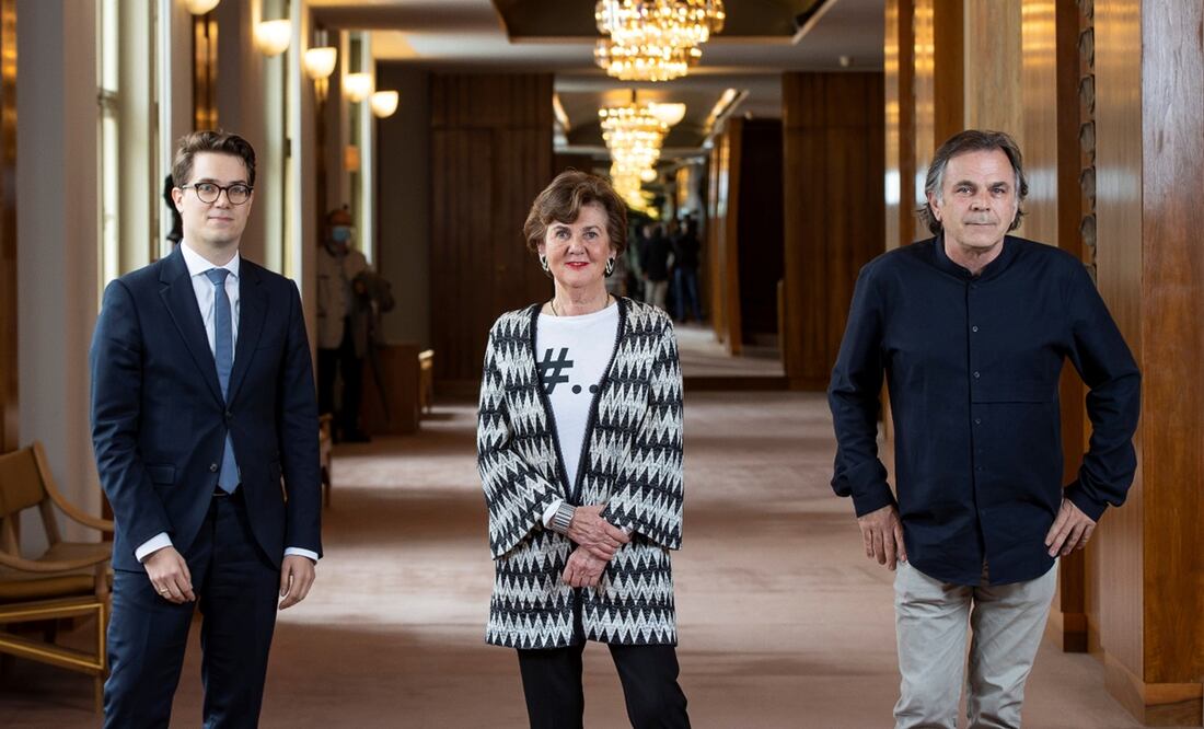 La presidenta del Festival de Salzburgo, Helga Rabl-Stadler (c), junto al director artístico del Festival, Markus Hinterhäuser (d), y el director financiero, Lukas Crepaz. Foto: EFE/ Neumayr/ Leo/ Festival De Salzburgo