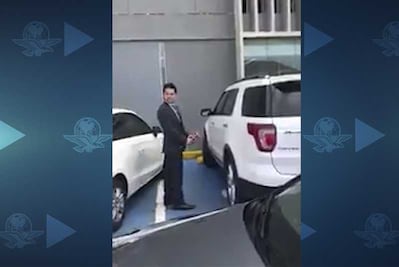 Ordena juez dar cristalazo con martillo; lo investigan