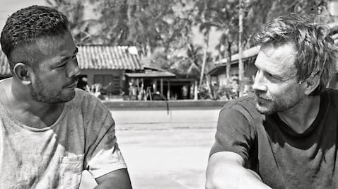 "Buenas noticias", crítica al periodismo occidental