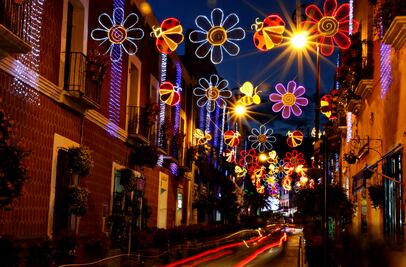 En Atlixco: un paseo entre gigantes figuras lumínicas
