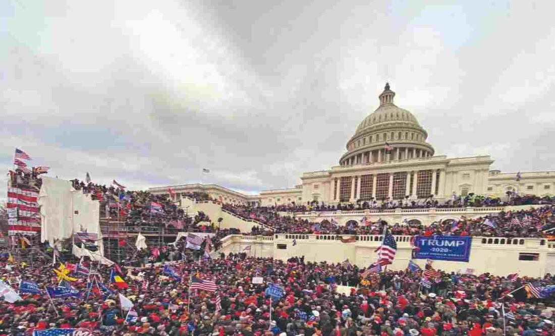 Una multitud se congregó en el Capitolio el 6 de enero de 2021, antes de entrar por la fuerza para evitar la certificación de Biden. Foto: Especial (06/01/2025)