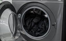 Cómo lavar ropa negra para evitar que se despinte