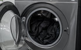 Cómo lavar ropa negra para evitar que se despinte