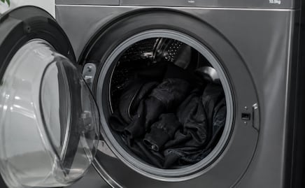 Cómo lavar ropa negra para evitar que se despinte