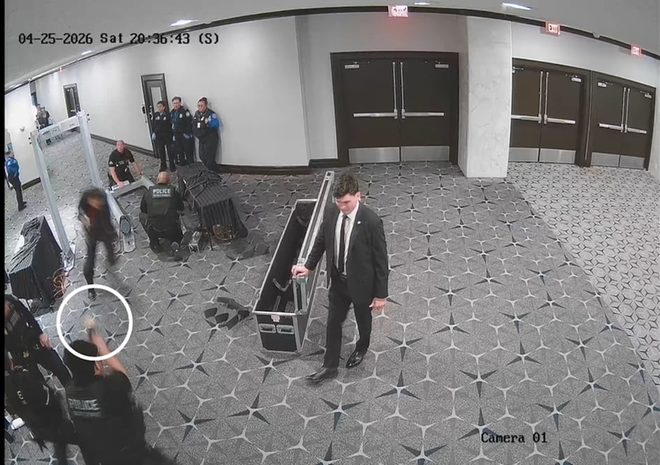Cole Allen, acusado de intentar asesinar al presidente Donald Trump, en el ataque del sábado pasado. Foto: tomada de video