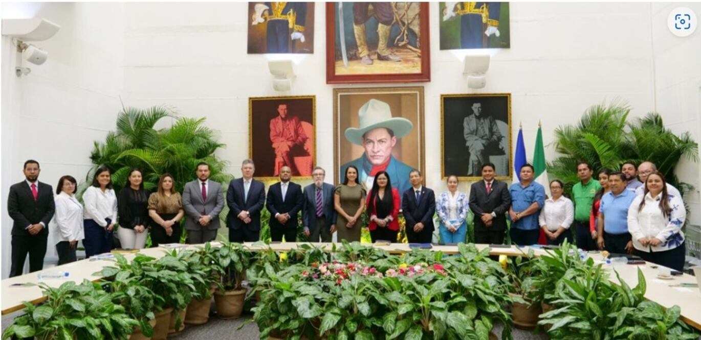 El embajador de México en Nicaragua, Guillermo Zamora (al centro de corbata) participó el 8 de abril anterior con autoridades mexicanas y nicaragüenses en un encuentro de cooperación bilateral en Managua. Foto: Tomada de el19digital,com