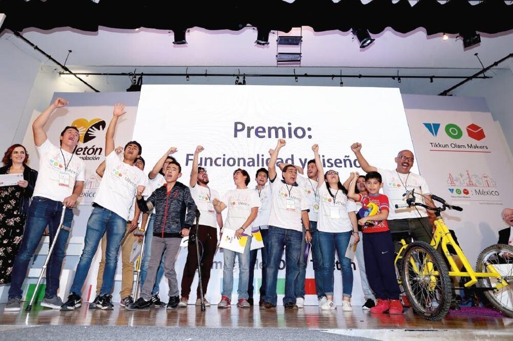 Los equipos ganadores, además del reconocimiento, recibieron un boleto de avión para cada integrante con destino a Cancún para visitará el parque Xcaret. (BERENICE FREGOSO. EL UNIVERSAL)