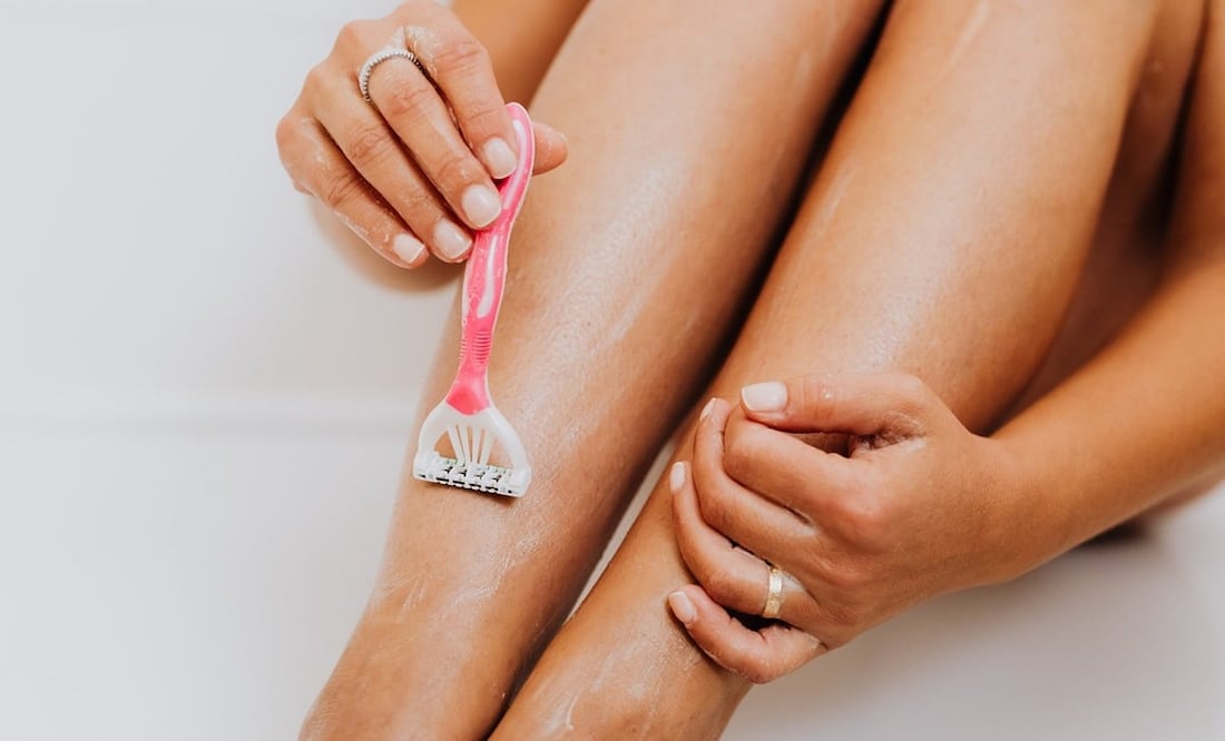 Los rastrillos sin filo o sucios pueden causar irritación / Foto: Pexels