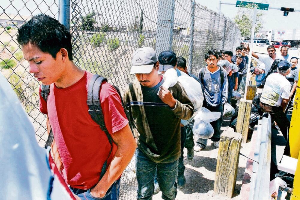 Durante 2016 aumentó 44% la expulsión de migrantes indocumentados que fueron arrestados en México con respecto al año anterior, señala una nota informativa de Pew Research Center (ARCHIVO EL UNIVERSAL)