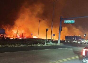Hospitales en Hawái, sobrecargados de pacientes quemados; gente se tira al océano para escapar del fuego