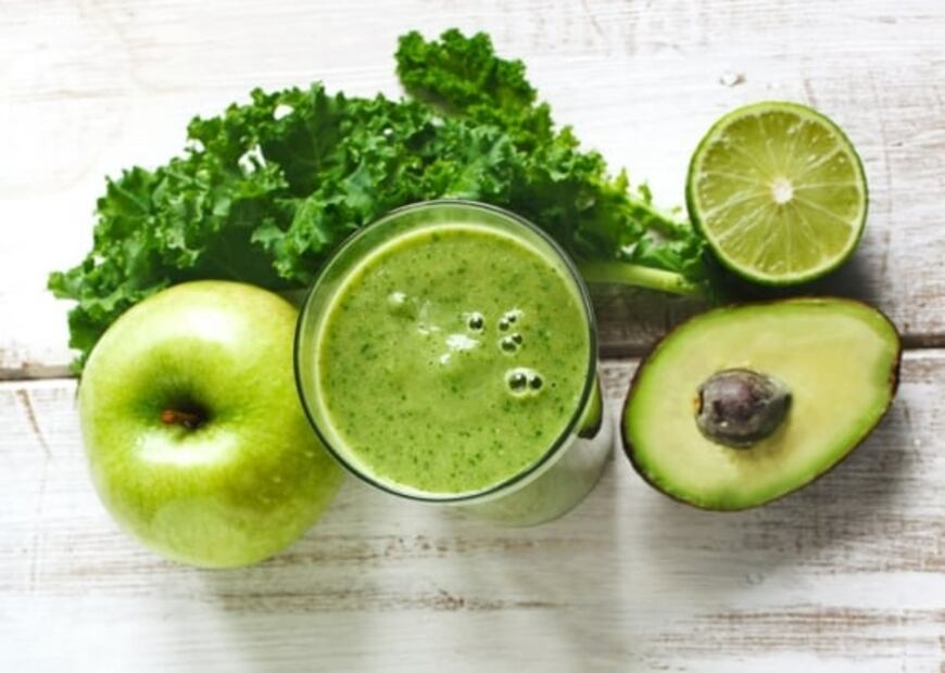 Aprende a preparar un jugo verde de manera correcta