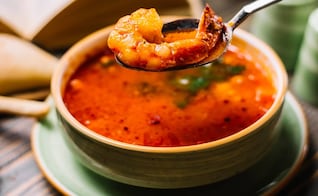 Cómo hacer caldo de camarón casero para comer en Cuaresma