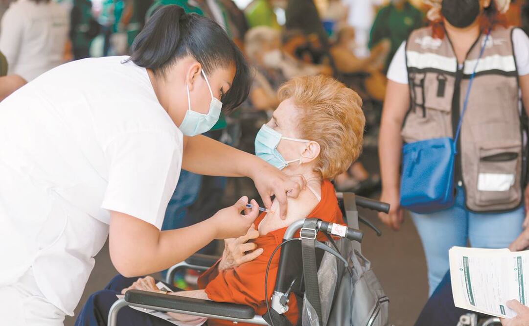 Ahora se requiere de más vacunadores, dice Hacienda. Foto: ARCHIVO EL UNIVERSAL