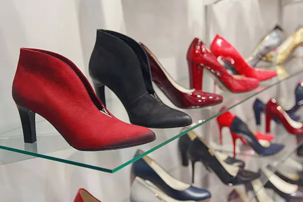 Estos son los mejores tacones para dar caminatas largas o permanecer parada por varias horas. Foto: Freepik