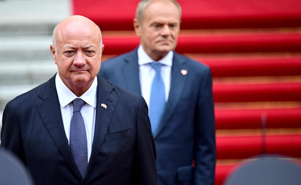 El primer ministro polaco, Donald Tusk, hablo sobre un posible ataque ruso durante una rueda de prensa conjunta con el canciller austriaco, Christian Stocker (Photo by ROLAND SCHLAGER / APA / AFP) / Austria OUT