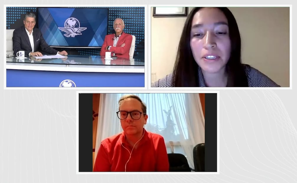 El periodista Carlos González dialoga con Arturo Berlanga, director de Animanaturalis México y Sofía Morin, abogada. Foto: Captura