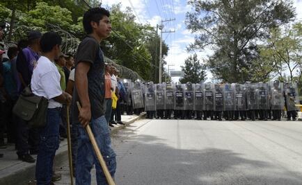 PF encapsula a manifestantes en Autopista del Sol