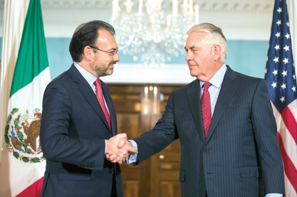 En el encuentro entre Luis Videgaray y Rex Tillerson no se tocaron temas bilaterales, sólo del apoyo que ofreció México a los afectados por Harvey. (JIM LO SCALZO. EFE)