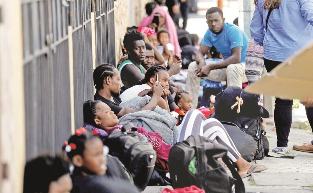 Cansancio. Migrantes en un alberge general en la ciudad de Guatemala, de donde esperan seguir hacia México. ESTEBAN BIBA. EFE