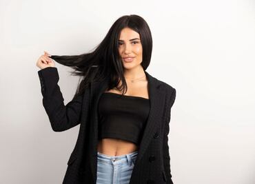 Cómo cuidar el pelo teñido de negro para mantener su brillo