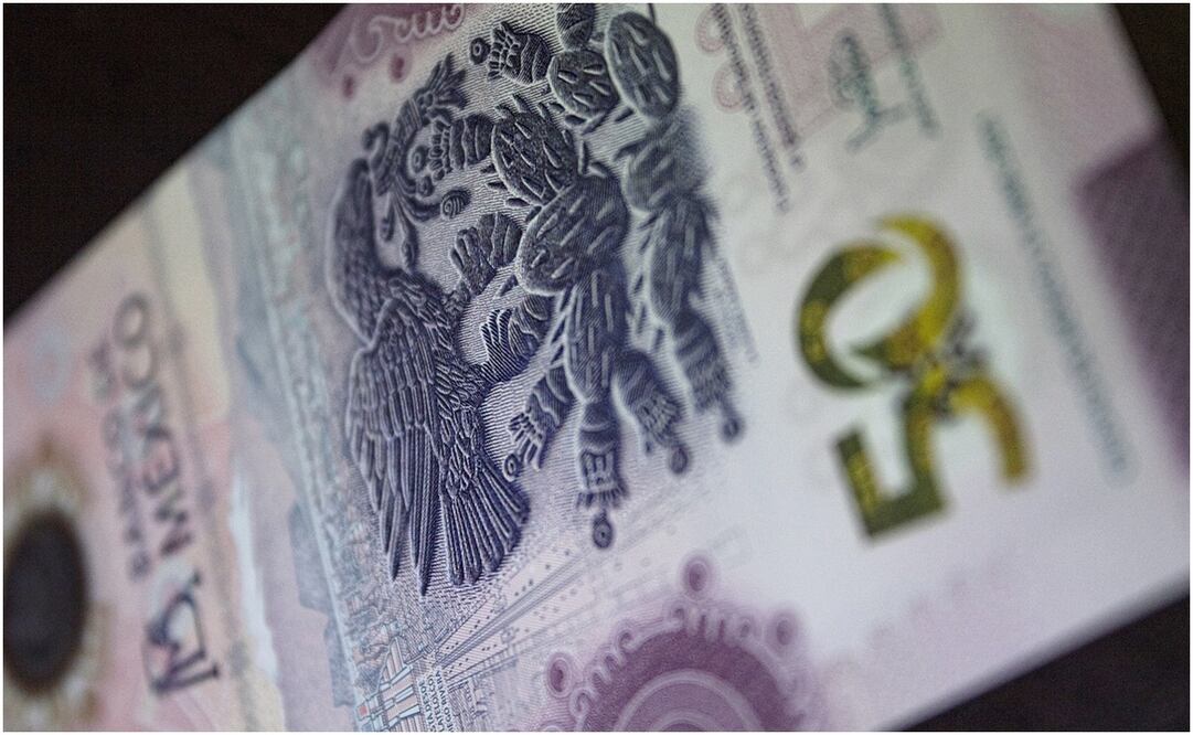 "La calificación está limitada por débiles indicadores de gobernanza, un historial de desempeño moderado de crecimiento a largo plazo y riesgos fiscales relacionados con crecientes rigideces presupuestarias y pasivos contingentes de Pemex”, indicó. Foto: Especial