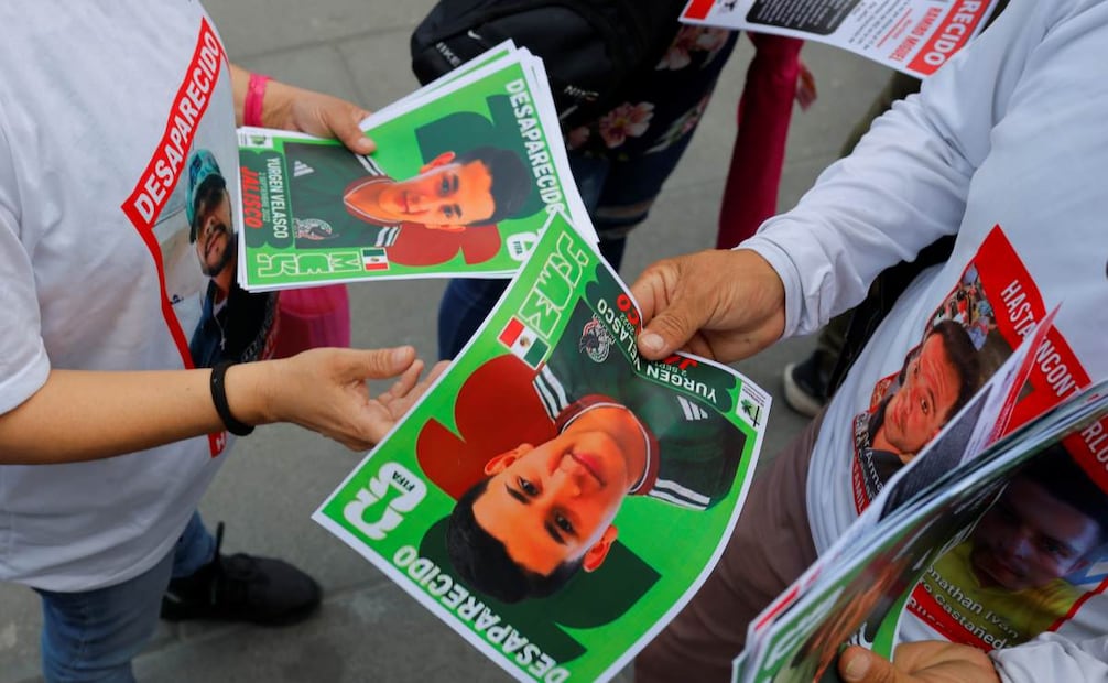 Familiares de personas desaparecidas en Jalisco (oeste) convirtieron las fichas de búsqueda en tarjetas similares a las del álbum de jugadores del Mundial 2026 para visibilizar los más de 130.000 casos de desaparición forzada en México. (07/06/26) Foto: EFE
