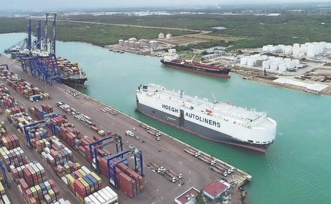 La investigación determinó que los barcos utilizaban documentos falsos que carecen de número y fecha del pedimento de importación. Foto: Especial