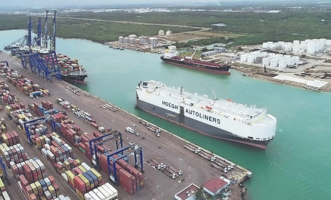 La investigación determinó que los barcos utilizaban documentos falsos que carecen de número y fecha del pedimento de importación. Foto: Especial