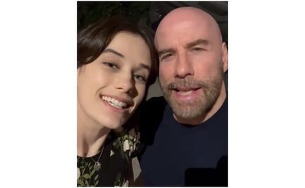 John Travolta canta y acompaña a su hija en su debut