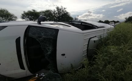 Equipo de basquetbol sufre accidente sobre la maxipista Mazatlán-Culiacán 