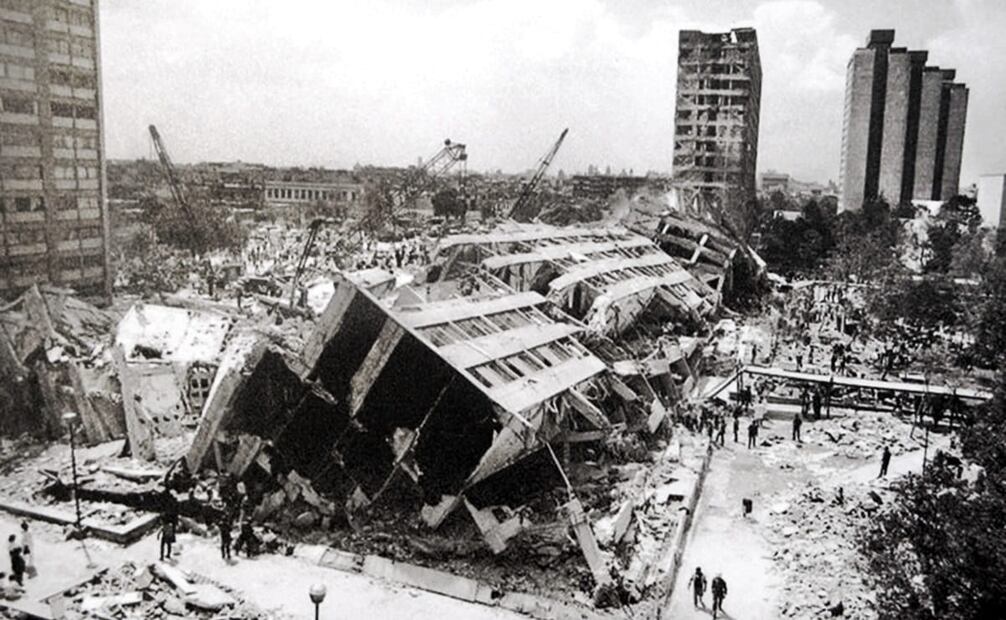 Tlatelolco fue una de las zonas con más daños tras el temblor de 1985. La mayoría de sus edificios tuvieron secuelas tras el movimiento telúrico, sin mencionar el derrumbe del inmueble Nuevo León. Cientos de vecinos quedaron sin hogar por varios meses. Foto: Archivo EL UNIVERSAL.