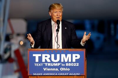 Llega supermartes crucial con lluvia de críticas a Trump