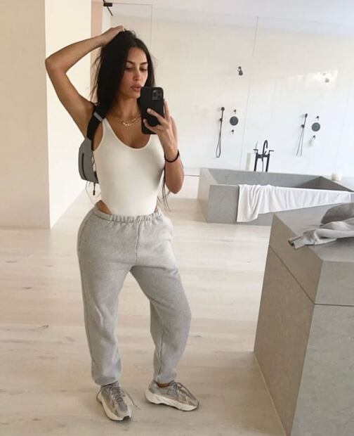 Kim Kardashian modela la colección de su marca para San Valentín