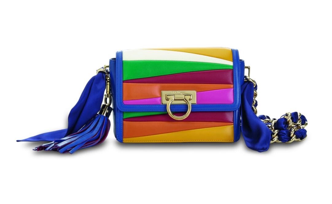 Parte de la colorida colección que Sara Battaglia creó para Salvatore Ferragamo.