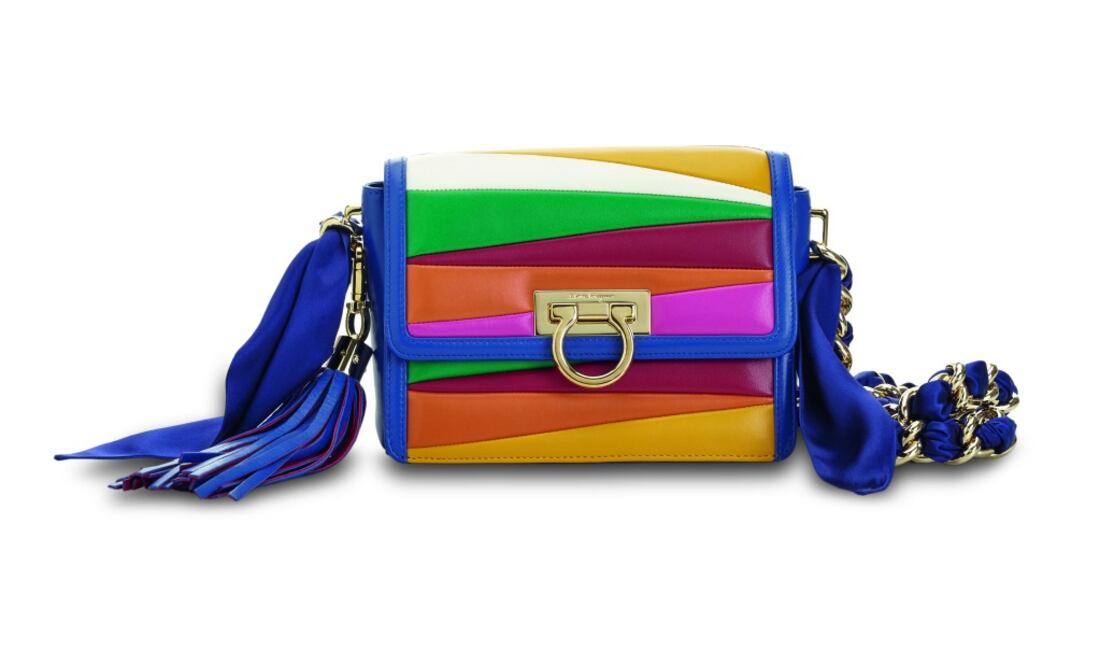 Parte de la colorida colección que Sara Battaglia creó para Salvatore Ferragamo.